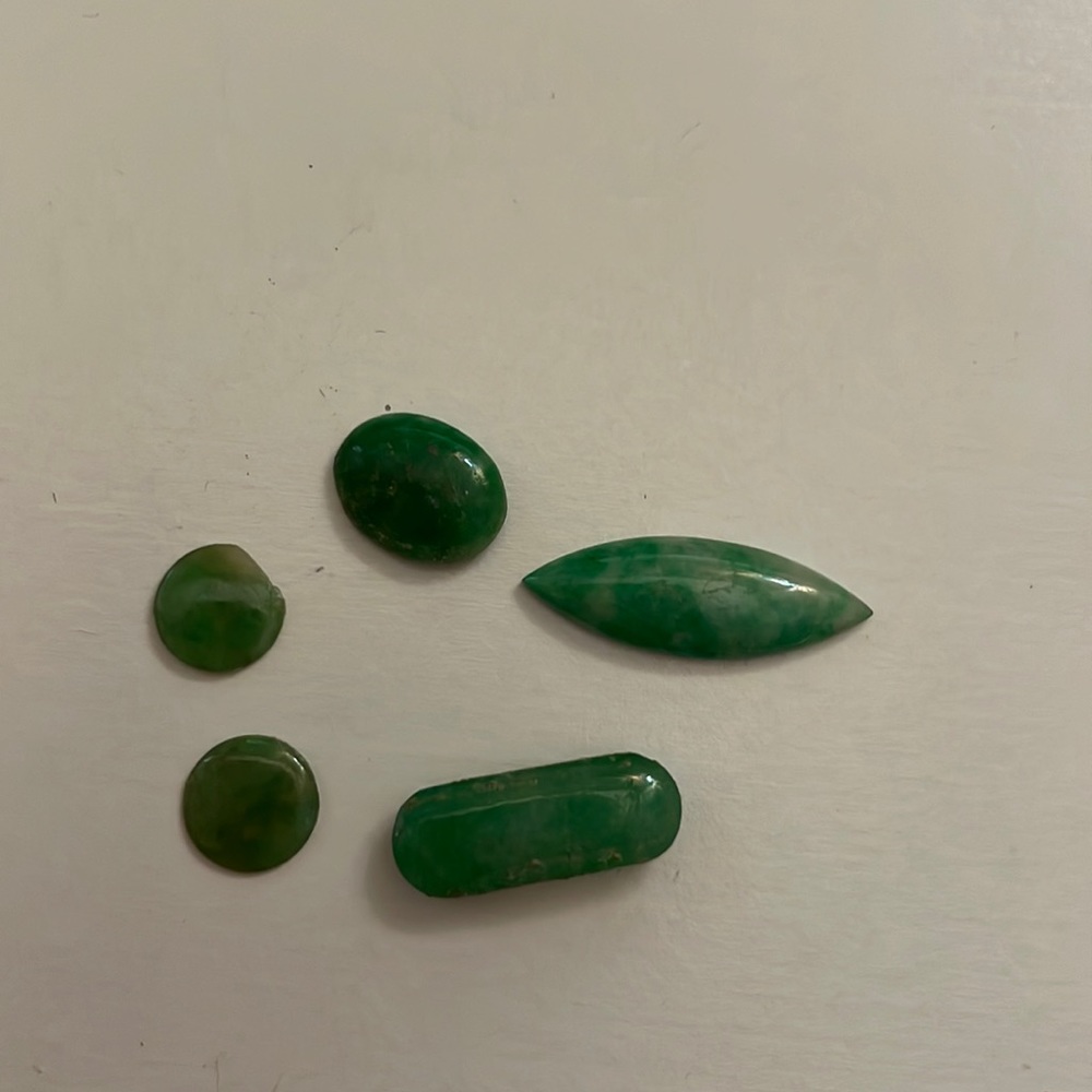 5 Jade gems